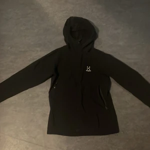  Haglöfs jacka  - Svart vindjacka från haglöfs. Pris kan sänkas