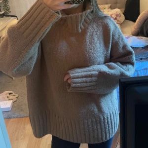H&M stickad polotörja - Fin polotröja från H&M🥰