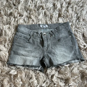  Jeans shorts  -  Storlek 158  fin grå färg 