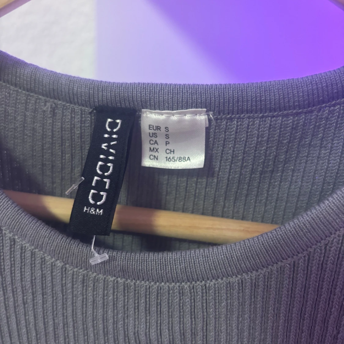 Grå ribbad kortklänning från H&M Divided - 1