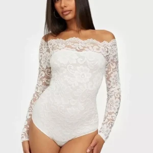 vit spetsbody   - jättesnygg vit spets body från nelly i storlek xs🤍