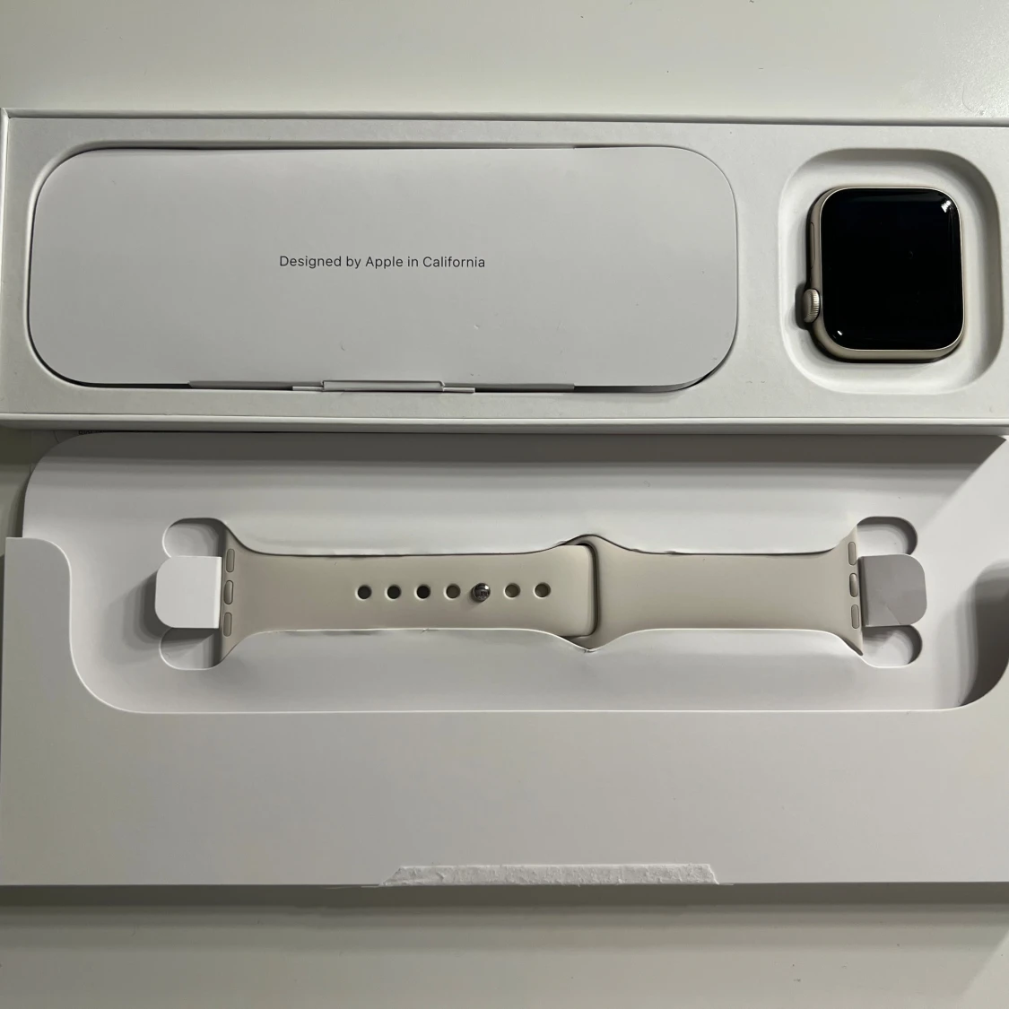 Apple Watch med vitt sportband - 2