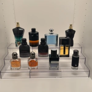 Massa olika parfymer för killar - Skriv för att få veta detaljer om parfymerna!