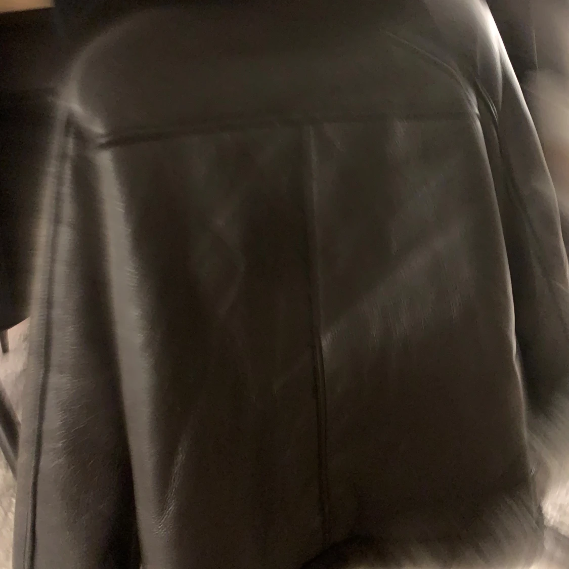 Svart teddyjacka i skinnimitation - 2