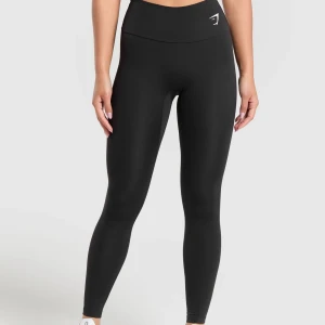  leggings Gymshark - Svarta leggings från Gymshark med hög midja. Tillverkade i stretchigt material, endast använda 2 gånger