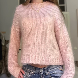 Stickad tröja i mohair - Supersnygg stickad tröja i mohair blend!!💕💕