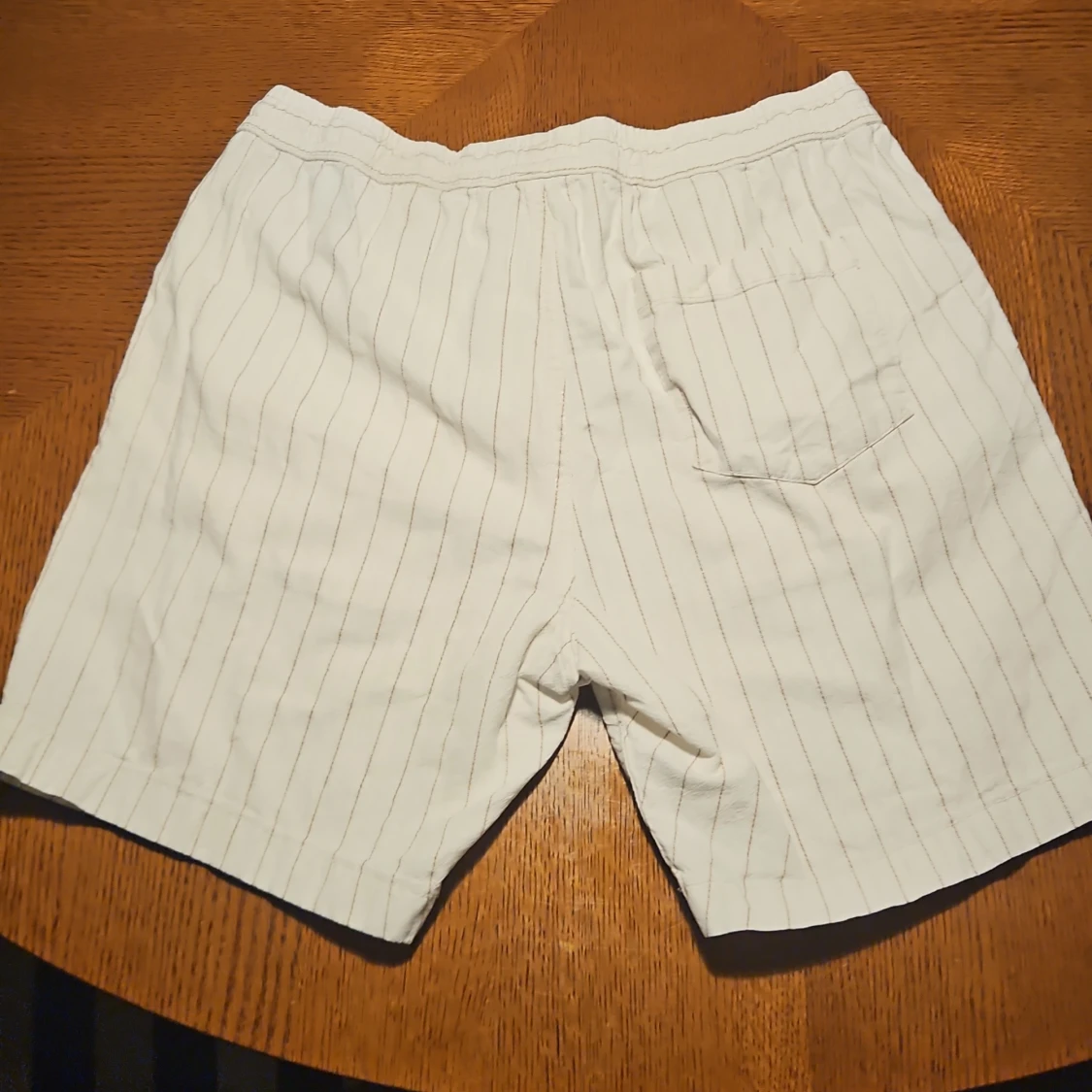 Randiga vita shorts från Kappahl - 1