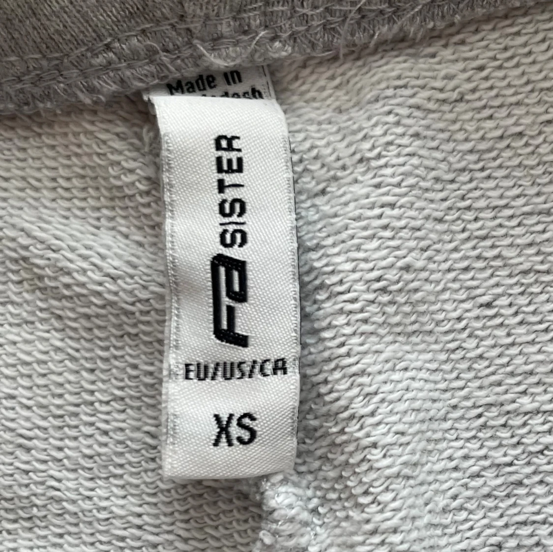 Grå mjuka shorts från Sister XS - 2