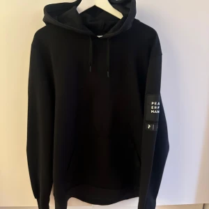 peak performance hoodie - Svart peak performance hoodie. Nyskick 