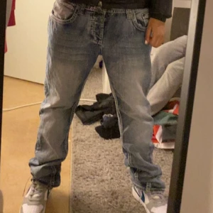 Jeans - Ett par fina jeans som inte kommer till användning alls. 