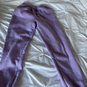 Sweatpants - Säljer dessa från ginatricot i storlek XXS, passar även XS. Bra skick💜