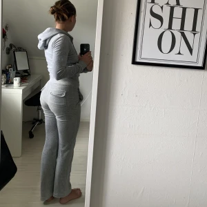 Juicy counture - Säljes eller byte gärna mot en 36 då den är för liten för mig. Går även bra att köpa I väldigt  fint skick.  Kan tänka mig att gå ner i pris vid snabb affär 