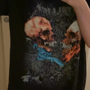 Metallica T-shirt  - Köpt för ett tag sedan, men sällan kommit till användning. Den är ifrån H&M. Och är i bra skick👍