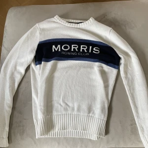 Morris  tröja  - Stickad morris tröja i storlek S har Använts 1 gång och har inga skador alls, köpt på morris butik i göteborg. 10/10 skick