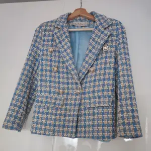 Nice blazer bought 2 years ago and worn just a couple of times, size S