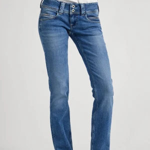 Pepe jeans! - Säljer dessa blåa pepe jeans!! Har inga defekter endast testade! Köpte dessa i vintras men har aldrig kommit till användning. Pris kan diskuteras endast vid snabb affär. Fråga jätte gärna om fler bilder❣️