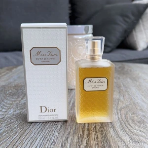 Miss Dior - Esprit de Parfum, köpt från Cannes. Jätte god lukt som var tänkt till min mamma men det var lite för starkt för henne. Aldrig använd endast testad. 🥰