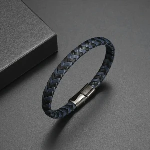 Armband  - Säljer armand för endast 50kr alla olika. 