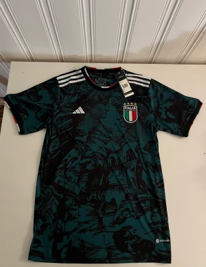 Italien fotbollströja  - Italien special kit  Storlek M