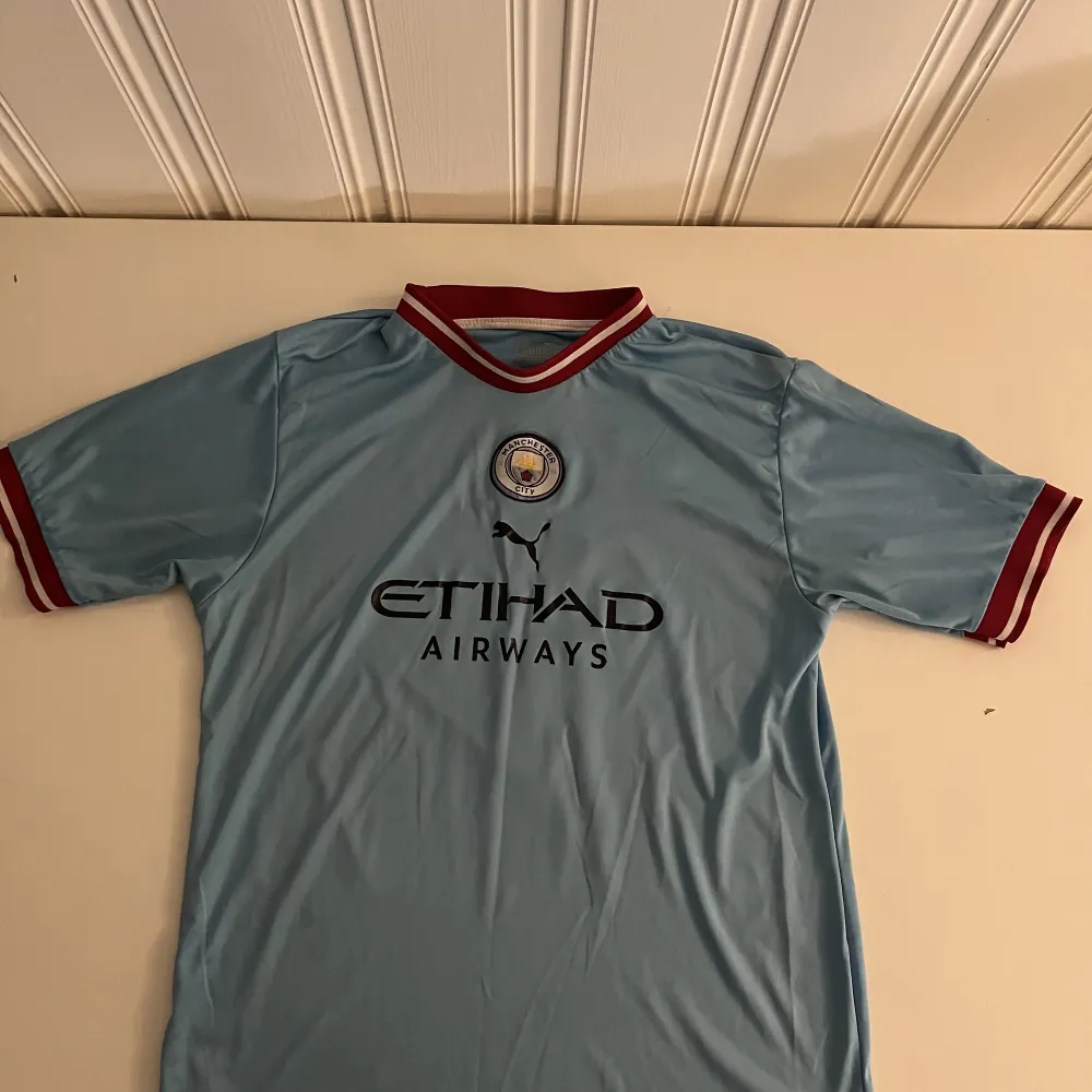 Manchester City Home 2022/2023 Haaland  Storlek M. T-shirts.