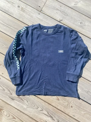 Vans tröja - Långärmad T-shirt i retro tryck, det blir inte mer skate än såhär! 