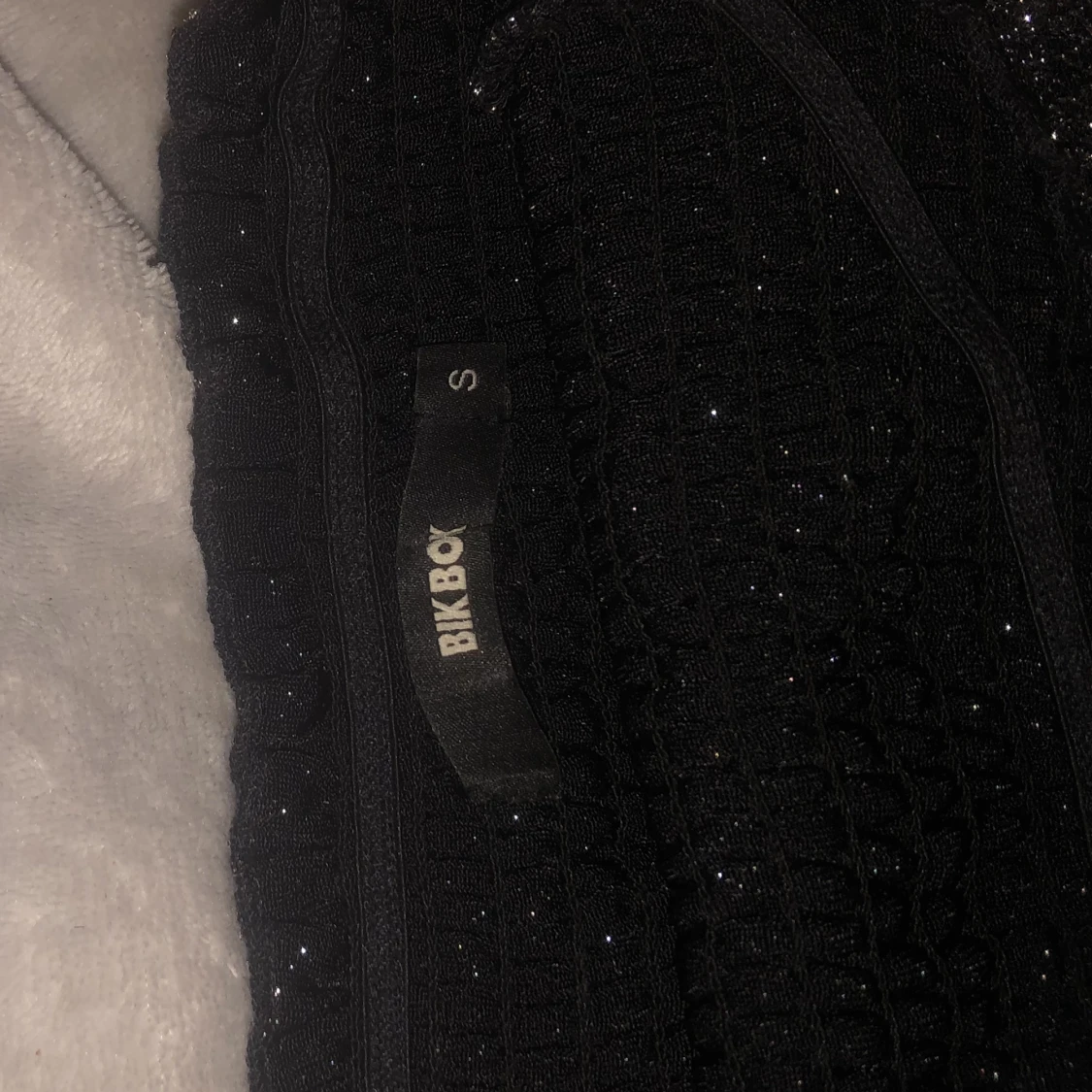 Svart glitter topp  - 90