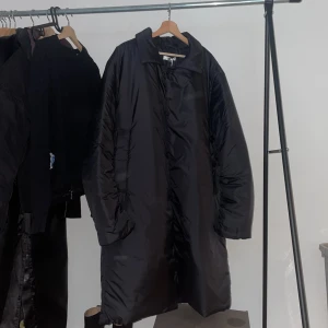 Eytys puffer coat  - Svincool pufferrock från eytys. Passar allt från M till XL