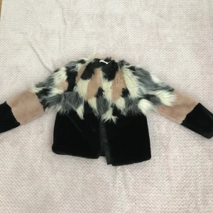 Pälsjacka  - Använd:8-10 gånger  Skick:som ny 