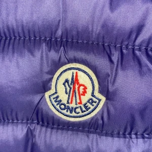 Moncler väst - Sprillans ny moncler väst Var för stor glömde att lämna tillba