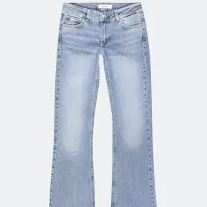 Säljer mina jeans pga att jag har två par av samma . low waisted är dom men det synd inte riktigt på bilderna . Kan skicka bilder när jag har på mig dom. Köpt för 600 men kan sälja för 250kr . Pris kan diskuteras ! 