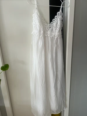 Långklänning  - Säljer min superfina populära klänning från Zara, använd en gång