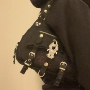 george gina lucy väska  - Säljer min George Gina & Lucy väska. Använd sparsamt. Länge varit en favorit, men inte min stil längre. 