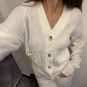 Alpha cardigan  - Vit cardigan perfekt nu till hösten🤍✨