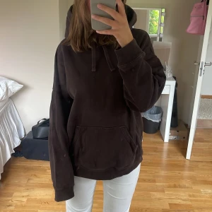 oversized hoodie  - Oversized hoodie i en såå snygg brun färg🤎