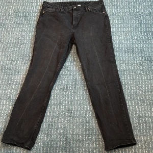 Vintage Straight Jeans - Vintage straight jeans, storlek 48 och högmidjade. I nyskick!