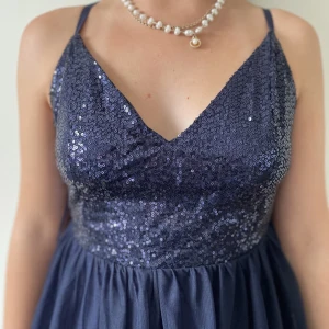 Balklänning - Balklänning använd bara en gång. Bra skick. Festlig. Maxidress. Långklänning. Finklänning.