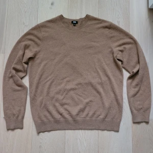 100% kashmirtröja - En riktigt fet 100% kashmirtröja från uniqlo. Nypris 1500. Hör av dig vid minsta lilla fråga🙂