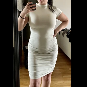 Klänning - Mer mintgrön i verkligheten 