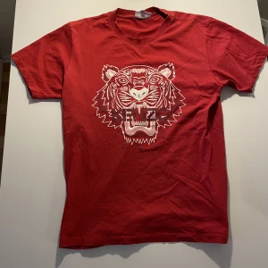 Kenzo T-shirt - Skick 9/10 knappt använd.