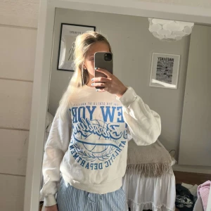 Gina Tricot Sweatshirt - gina sweatshirt  säljer denna sweatshirt från gina tricot i stl xxs, inga defekter!💞 kom privat vid intresse💗