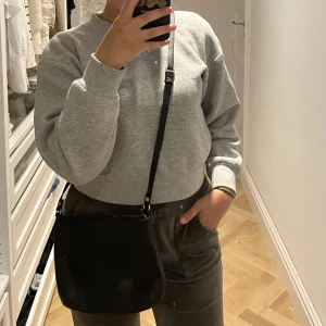 Handväska från Wera✨ - En svart basic handväska köpt på Åhléns från Wera🫶