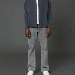 Hope Rush Denim - Säljer dessa populära jeans Hope Rush denim i färgen grå och storlek 31! Modellen säljs inte längre. Priset går att diskuteras så bara att höra av er!