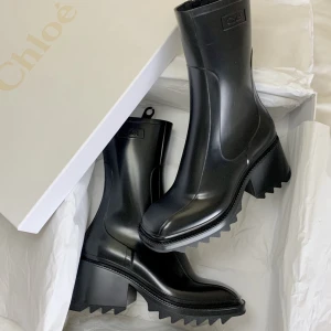 Chloé Betty boots - Intressekoll på mina Betty boots från chloé. Använda ett fåtal gånger, nypris ca 4000kr låda, dustbag och kort finns kvar
