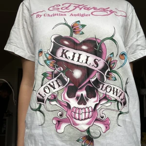 Ed Hardy T-shirt  - Finfin ed Hardy tröja i bra skick! Storlek m men sitter mer som en s