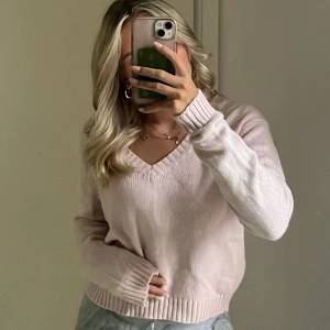 Rosa stickad från brandy - Så söt rosa stickad tröja från brandy melville!💓 har inte använt den så mycket så alltså i fint skick!