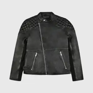 Skinnjacka från Bolongaro Trevor, modell Badger leather Biker jacket. Använd, men utan anmärkning.  Storlek: Medium Material: Läder Nypris: 5300 SEK
