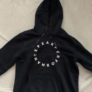 Peak performance  - Peak performance tjocktröja Strl M 250 kr Herr men passar även dam Mörk mörk blå, nästan svart 