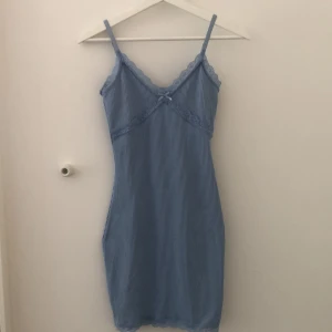 Klänning - I nyskick jättefin tight klänning