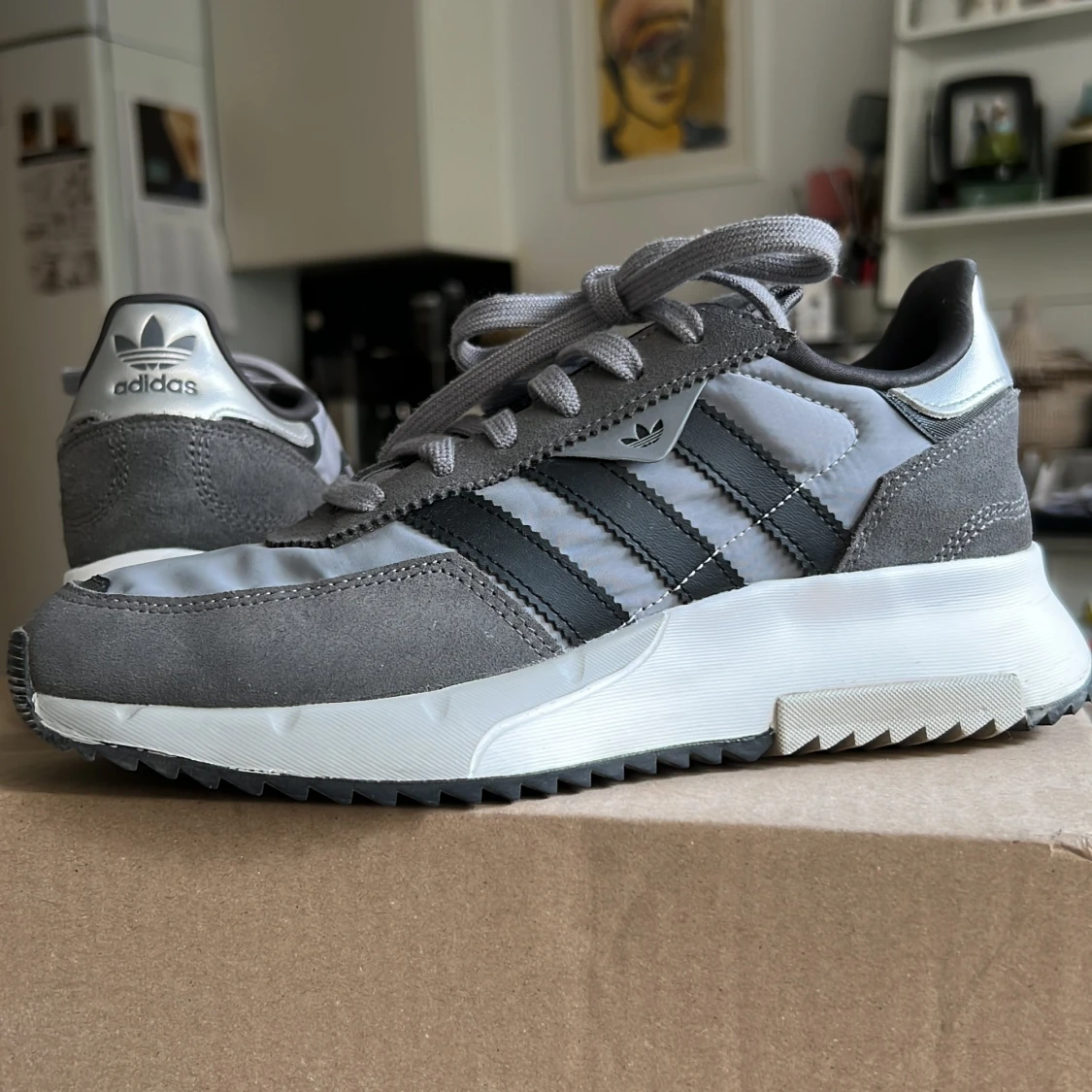 Adidas retrofuturistisk f2 - 91