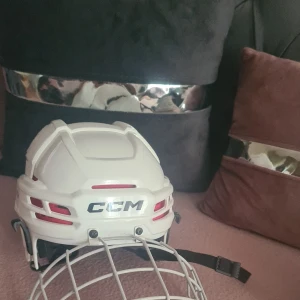 Ccm hjälm - Hockey hjälm i märket ccm